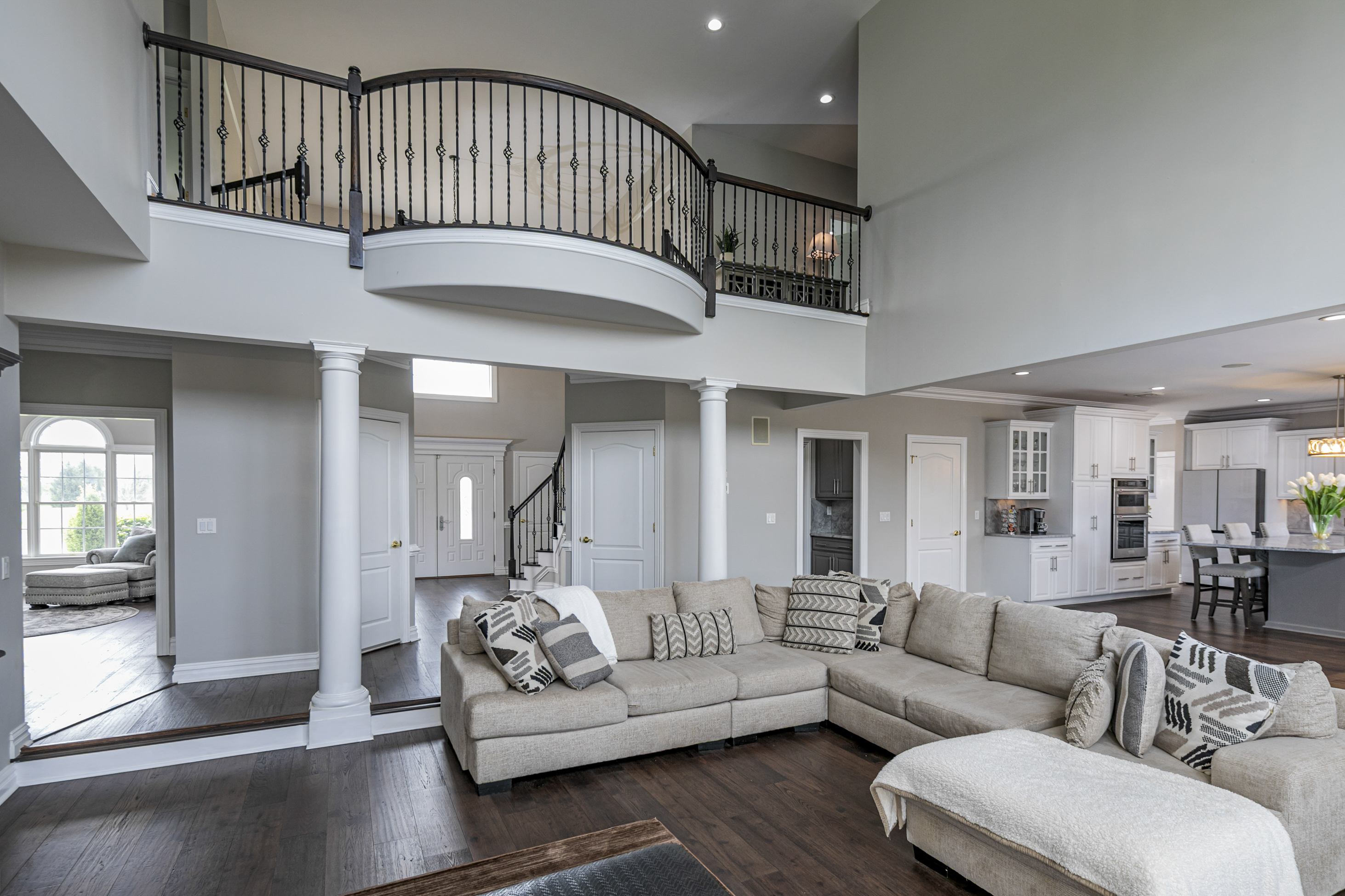  An Elevated Lifestyle Awaits in this Stunning Showpiece Property - 物件實景