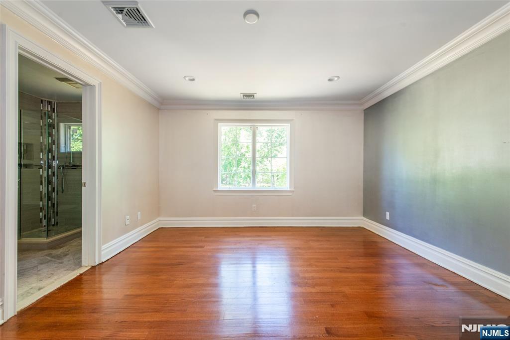 Paramus, New Jersey, 07652, United States, 6 Bedrooms Bedrooms, ,6 BathroomsBathrooms,Residential,For Sale,1947985