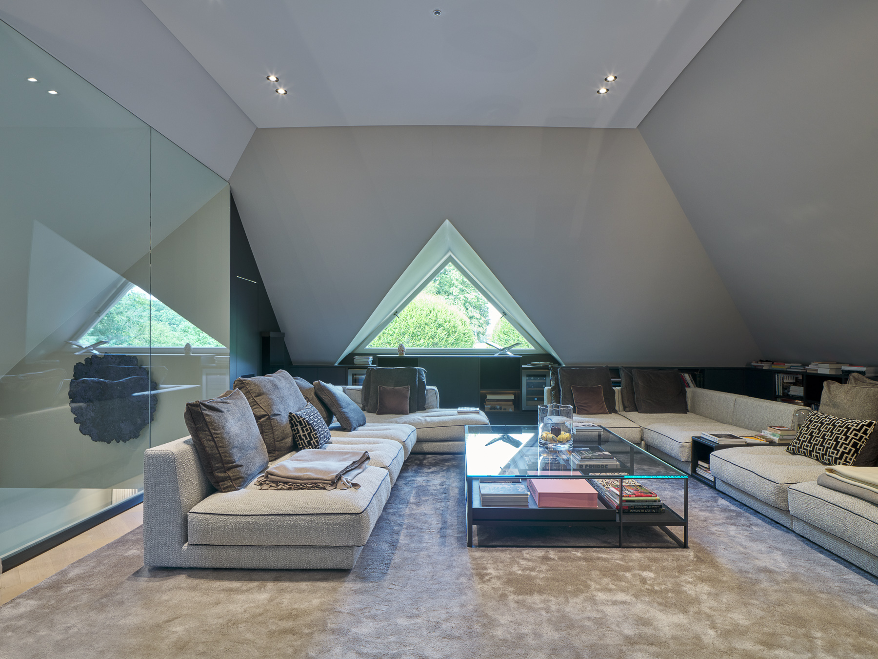  Architecturally Significant Villa Estate with Private Park in a Prime Central - 物件實景