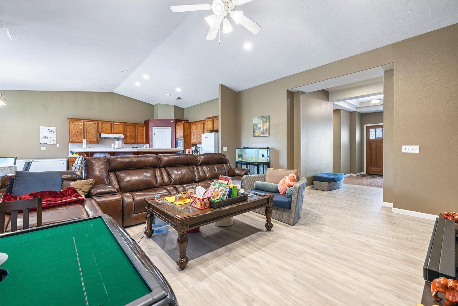 Fresno, California, 93727, United States, 4 Bedrooms Bedrooms, ,2 BathroomsBathrooms,Residential,For Sale,2008580