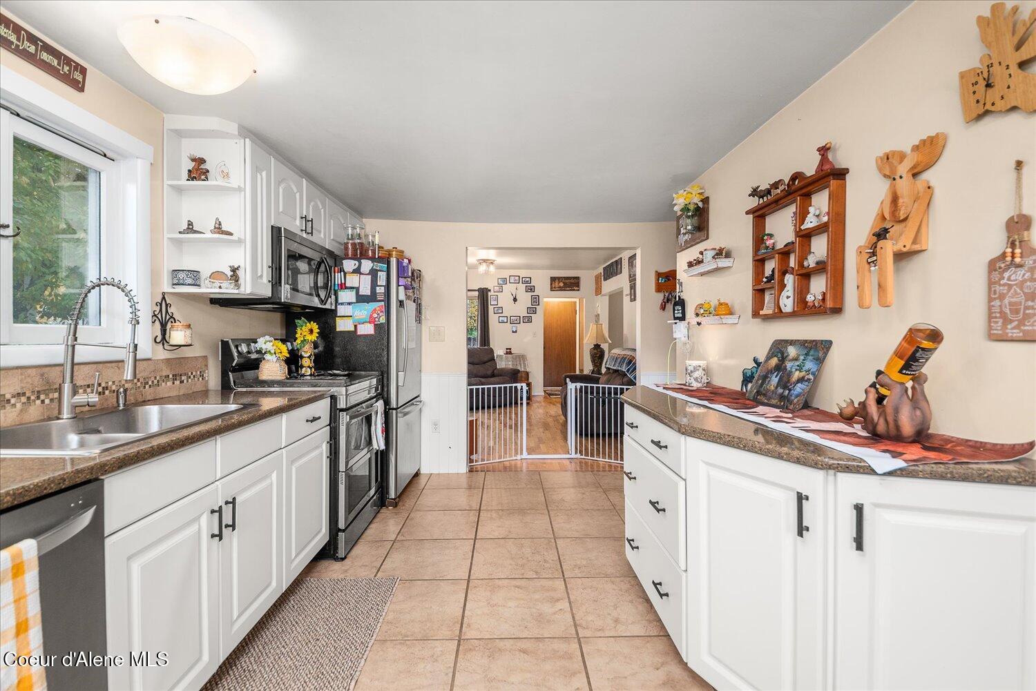 Metaline Falls, Washington, 99153, United States, 5 Bedrooms Bedrooms, ,3 BathroomsBathrooms,Residential,For Sale,1980097