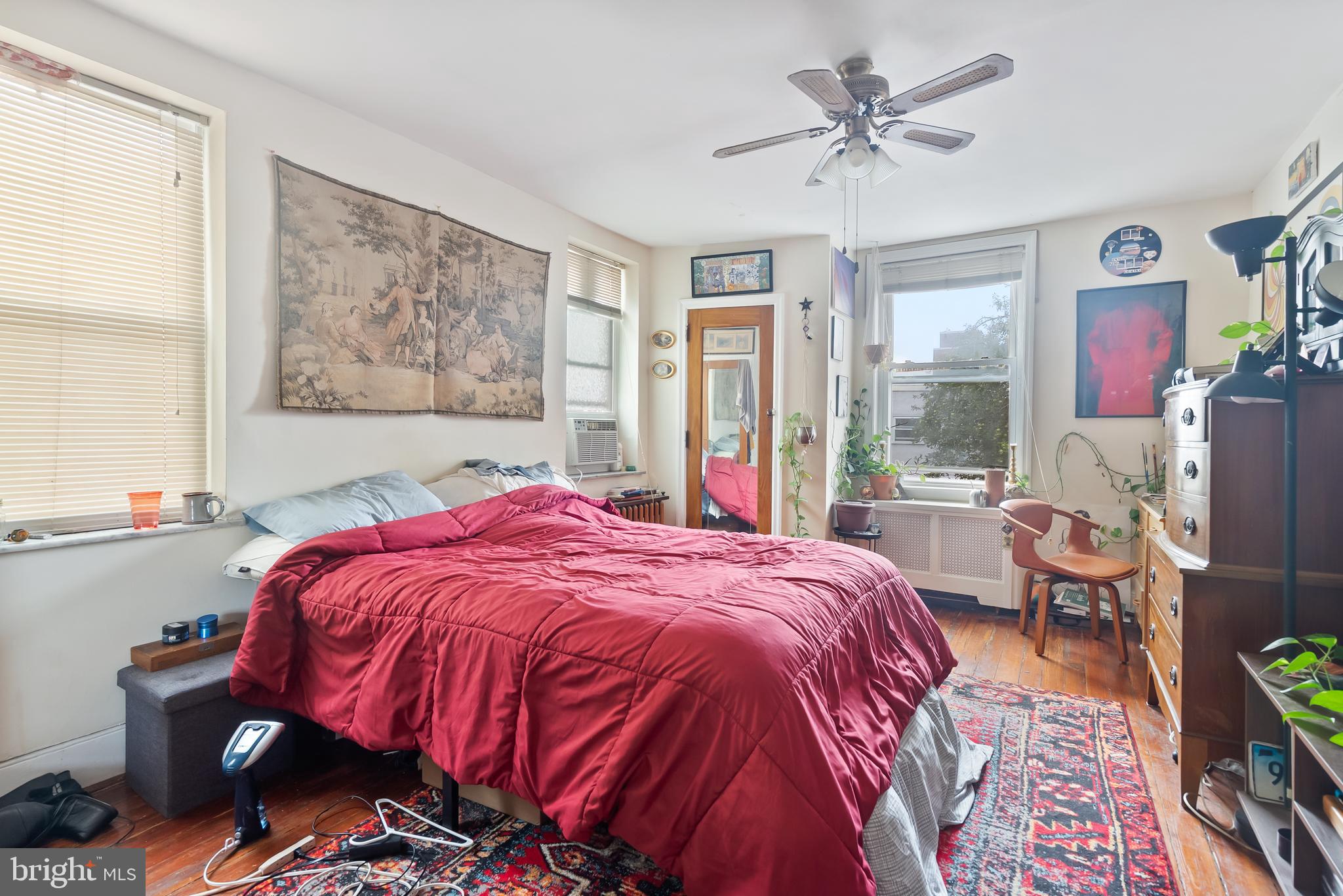 PHILADELPHIA, Pennsylvania, 19147, United States, 4 Bedrooms Bedrooms, ,2 BathroomsBathrooms,Residential,For Sale,1979341