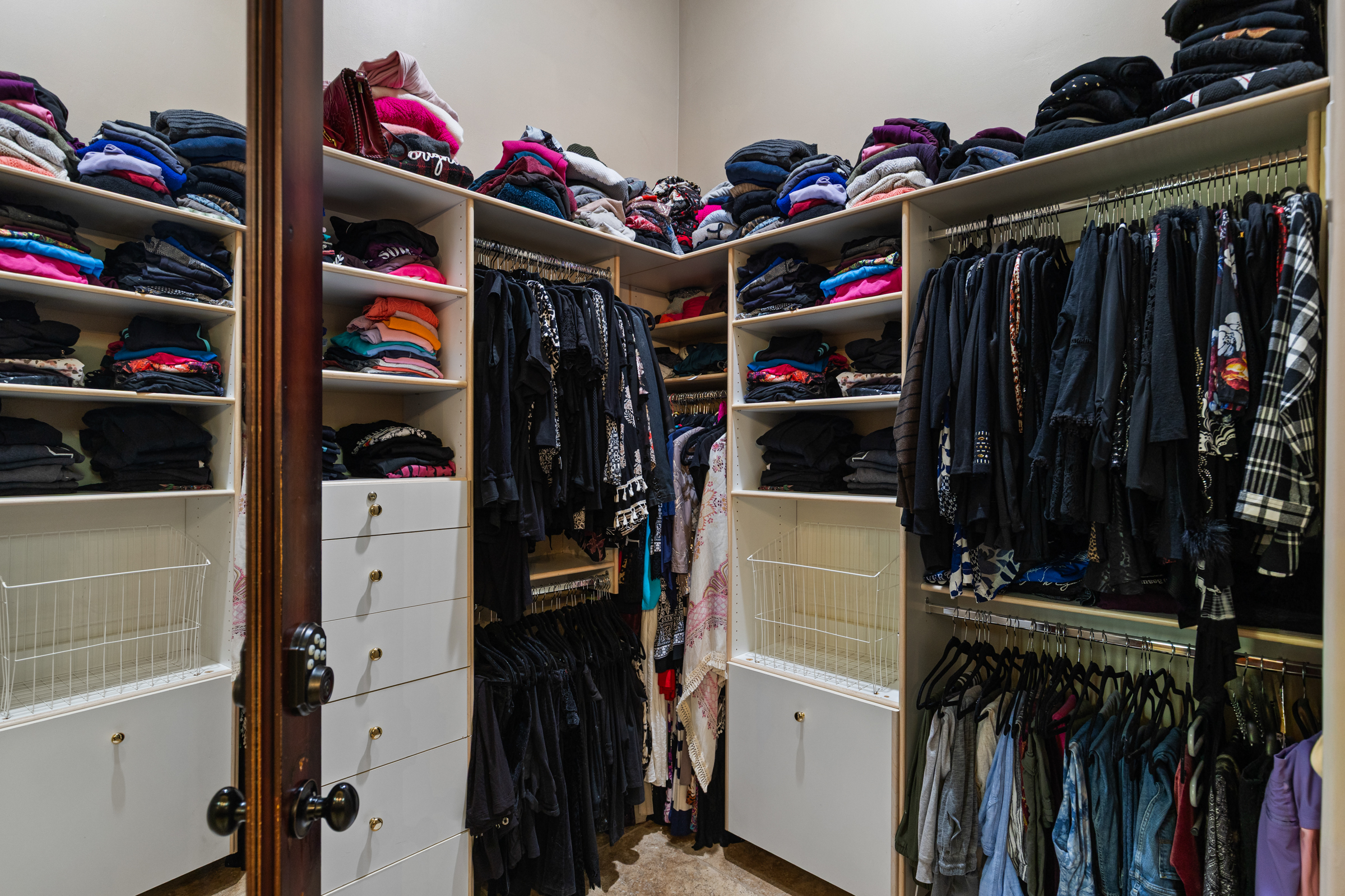 Tempe, Arizona, 85284, United States, 5 Bedrooms Bedrooms, ,3 BathroomsBathrooms,Residential,For Sale,1989924