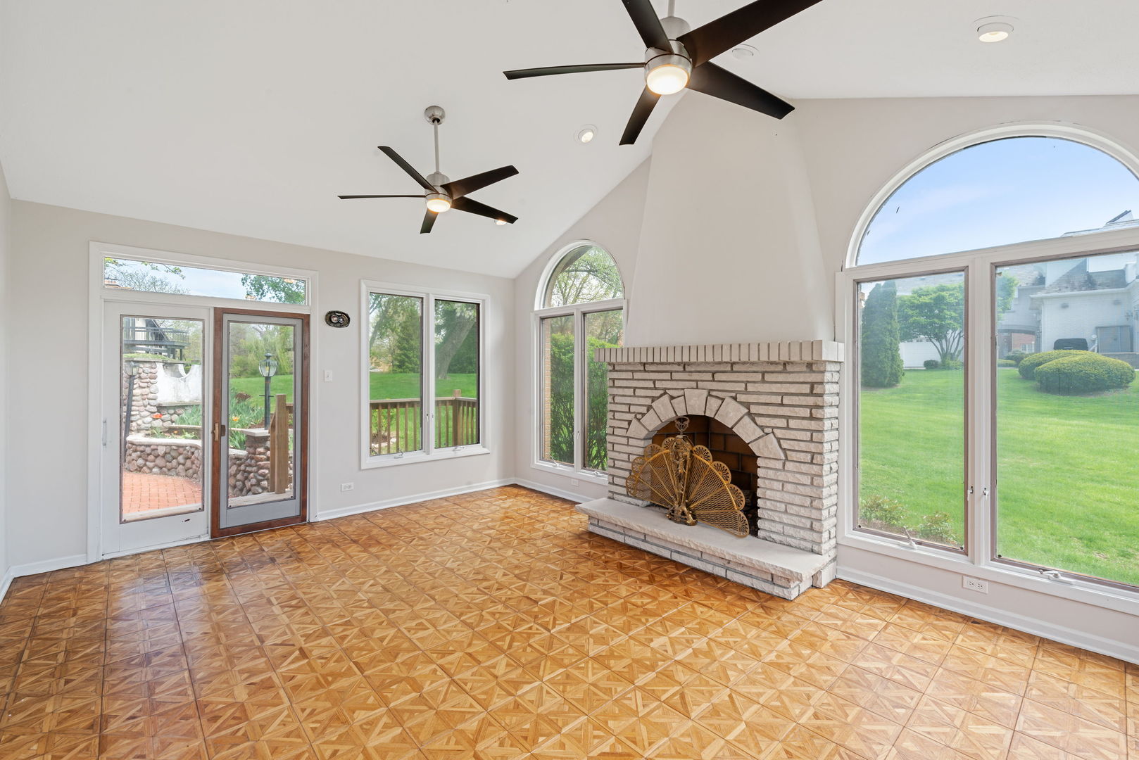 Oak Brook, Illinois, 60523, United States, 5 Bedrooms Bedrooms, ,6 BathroomsBathrooms,Residential,For Sale,1796873