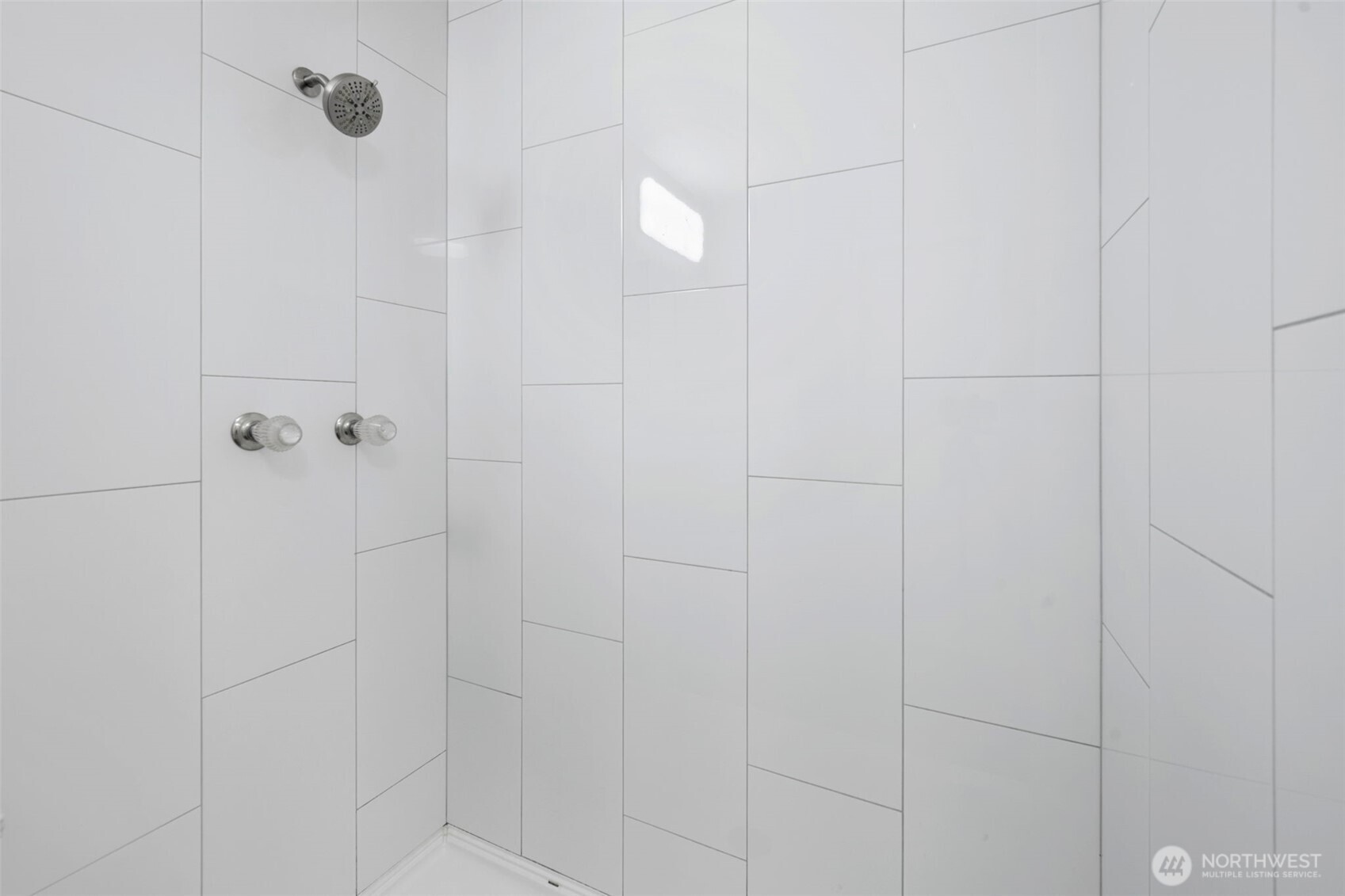 Kirkland, Washington, 98034, United States, 2 Bedrooms Bedrooms, ,1 BathroomBathrooms,Residential,For Sale,1906661