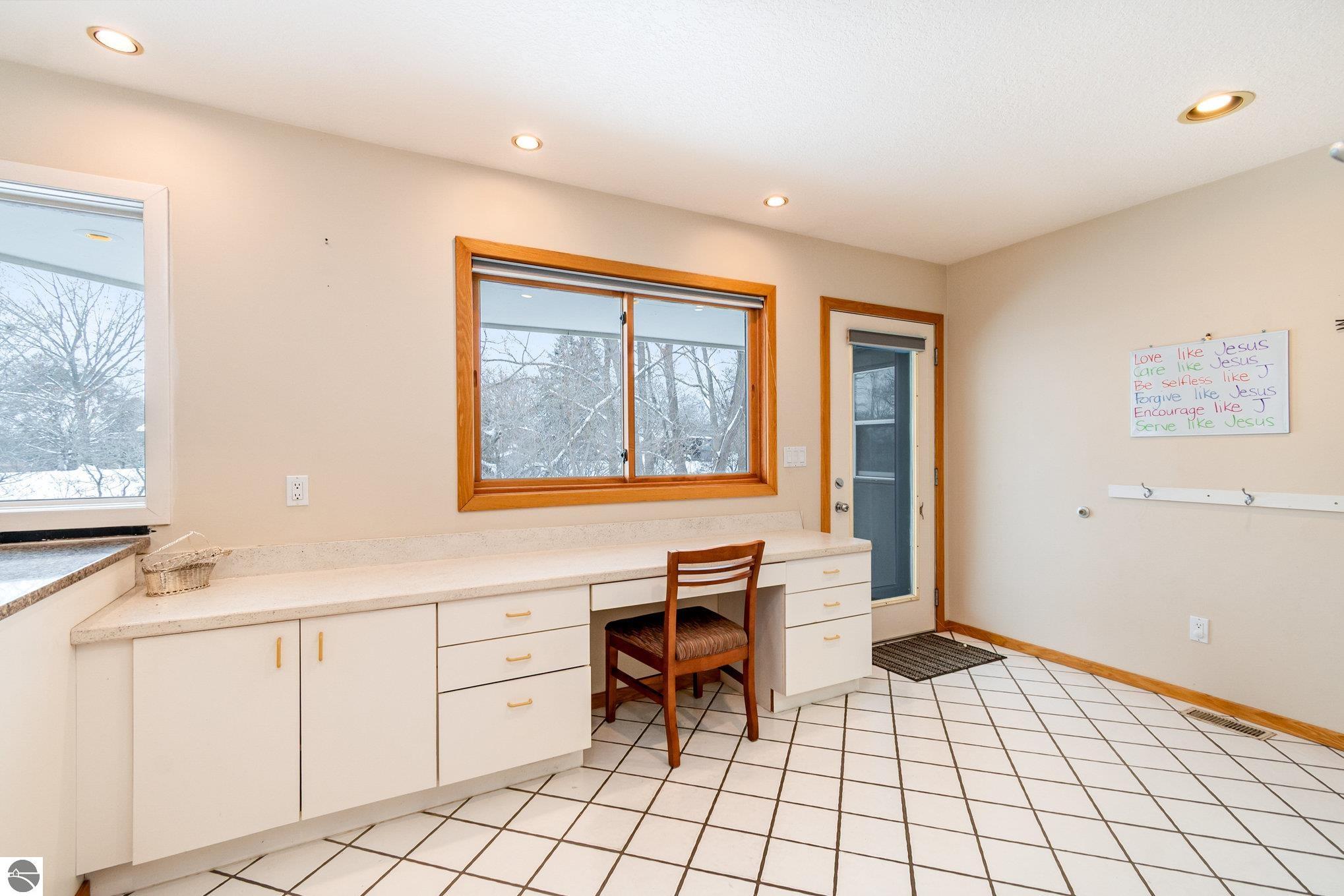 Alma, Michigan, 48801, United States, 5 Bedrooms Bedrooms, ,4 BathroomsBathrooms,Residential,For Sale,2000371