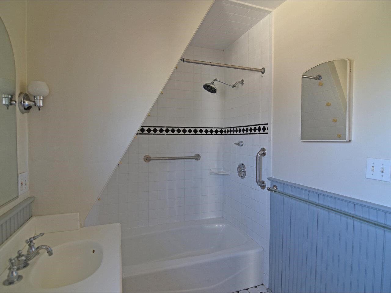 Burlington, Vermont, 05401, United States, 2 Bedrooms Bedrooms, ,2 BathroomsBathrooms,Residential,For Sale,1787470