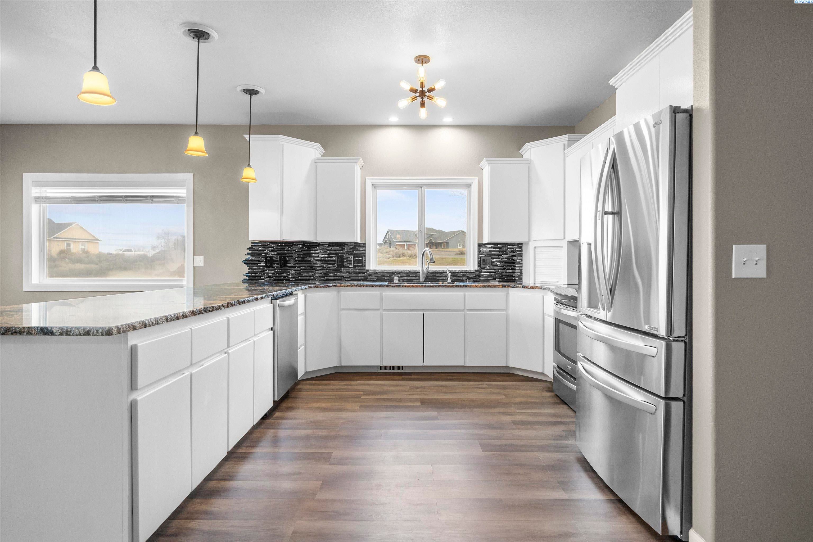 West Richland, Washington, 99353, United States, 5 Bedrooms Bedrooms, ,3 BathroomsBathrooms,Residential,For Sale,2020893