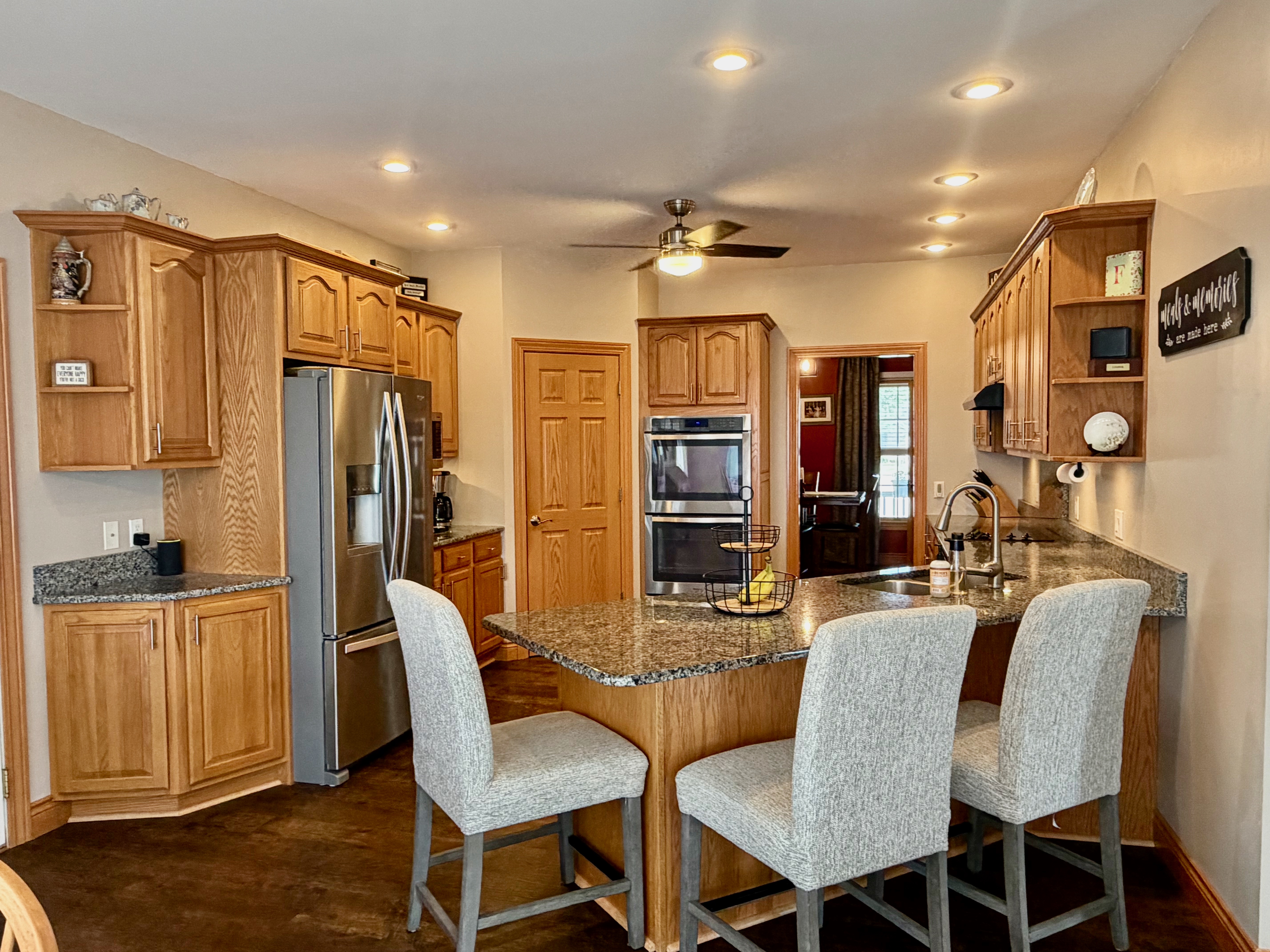 Effingham, Illinois, 62401, United States, 5 Bedrooms Bedrooms, ,5 BathroomsBathrooms,Residential,For Sale,1981428