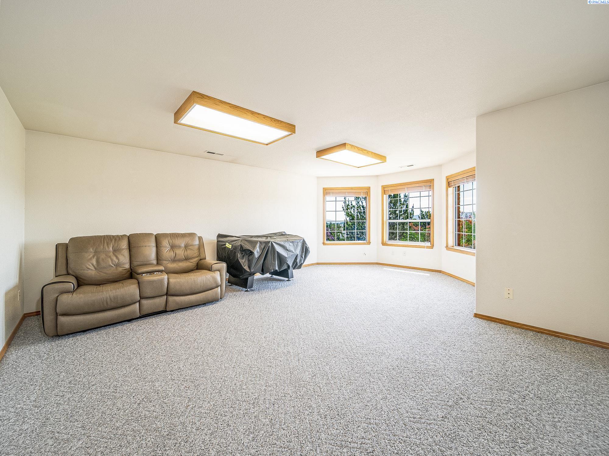 Yakima, Washington, 98908-0000, United States, 4 Bedrooms Bedrooms, ,2 BathroomsBathrooms,Residential,For Sale,1827891