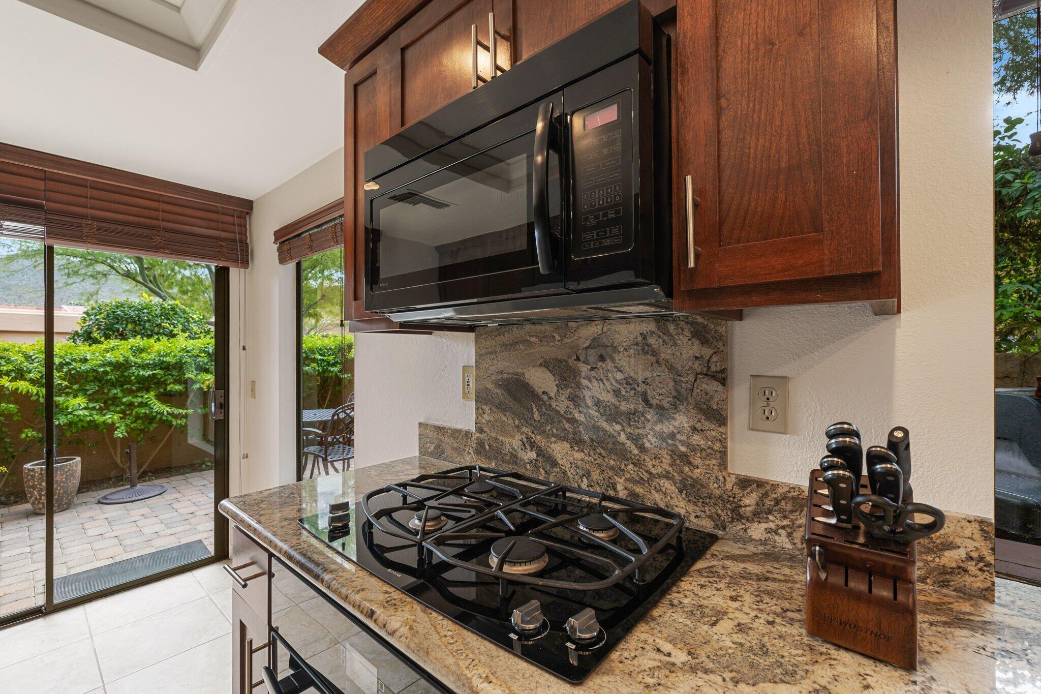 Palm Desert, California, 92260, United States, 2 Bedrooms Bedrooms, ,2 BathroomsBathrooms,Residential,For Sale,1987957