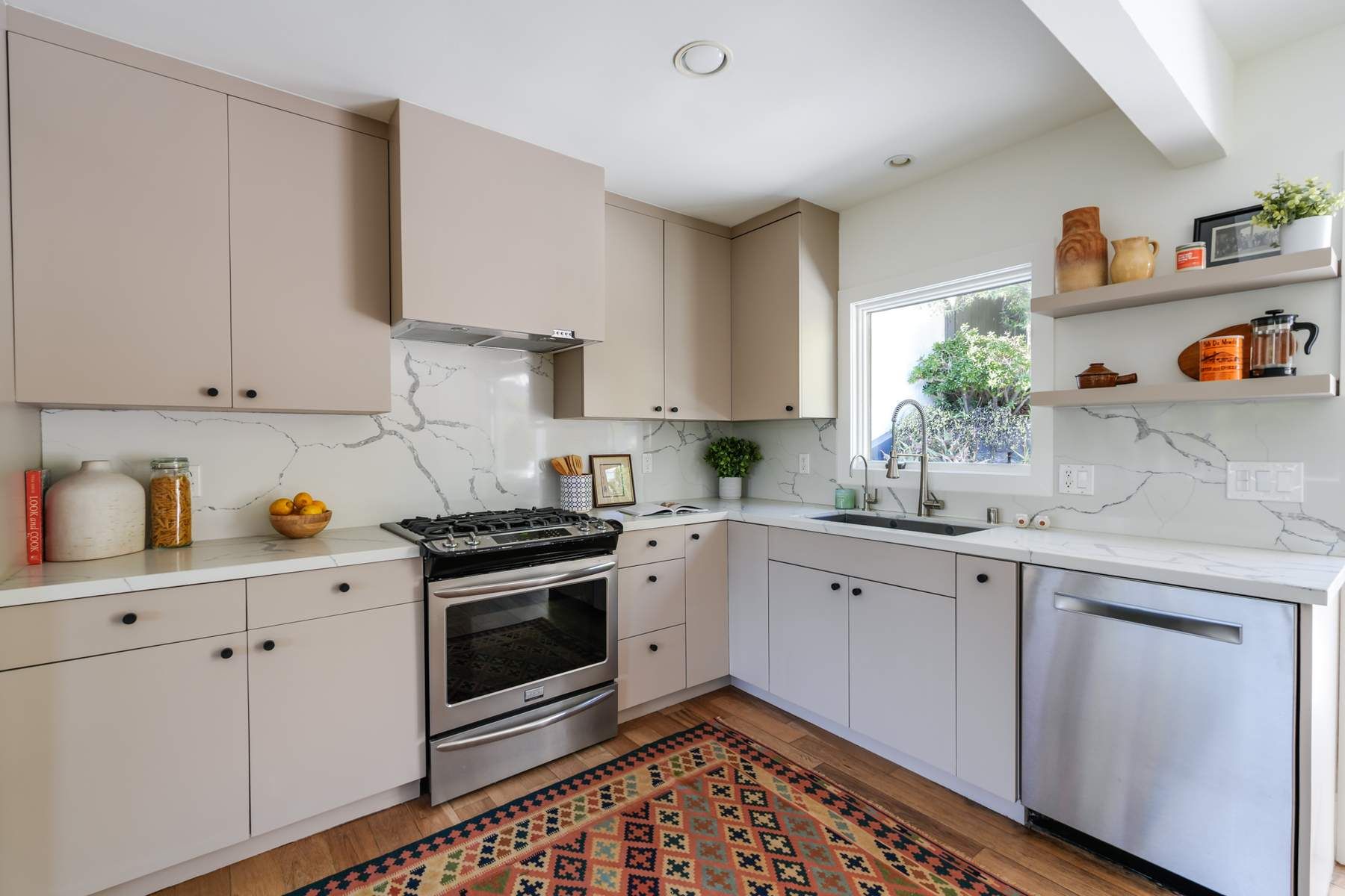  1601 Redesdale Avenue - 物件實景