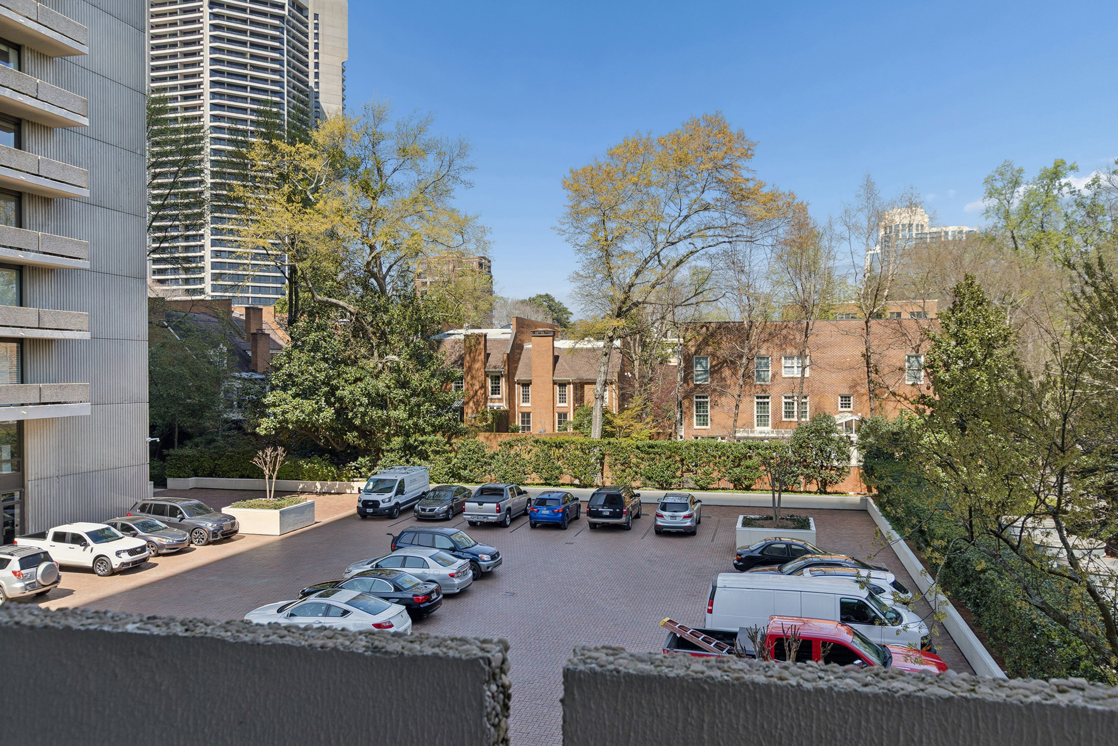  Easy Living at Plaza Towers - 物件實景