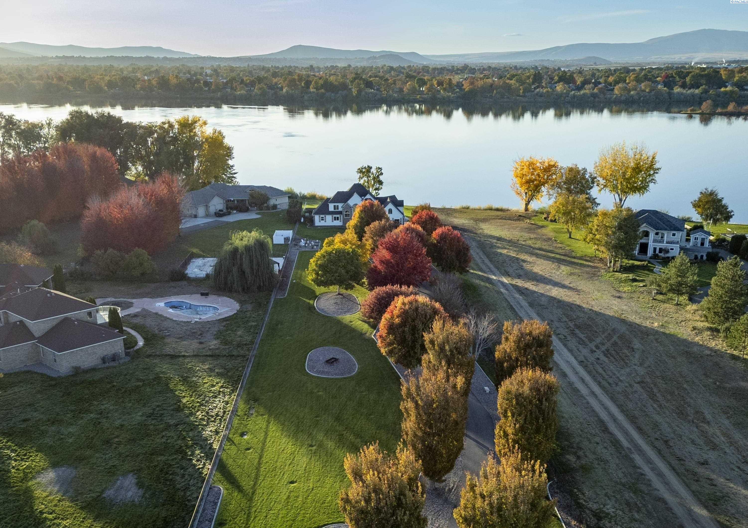 Pasco, Washington, 99301, United States, 4 Bedrooms Bedrooms, ,4 BathroomsBathrooms,Residential,For Sale,1974870