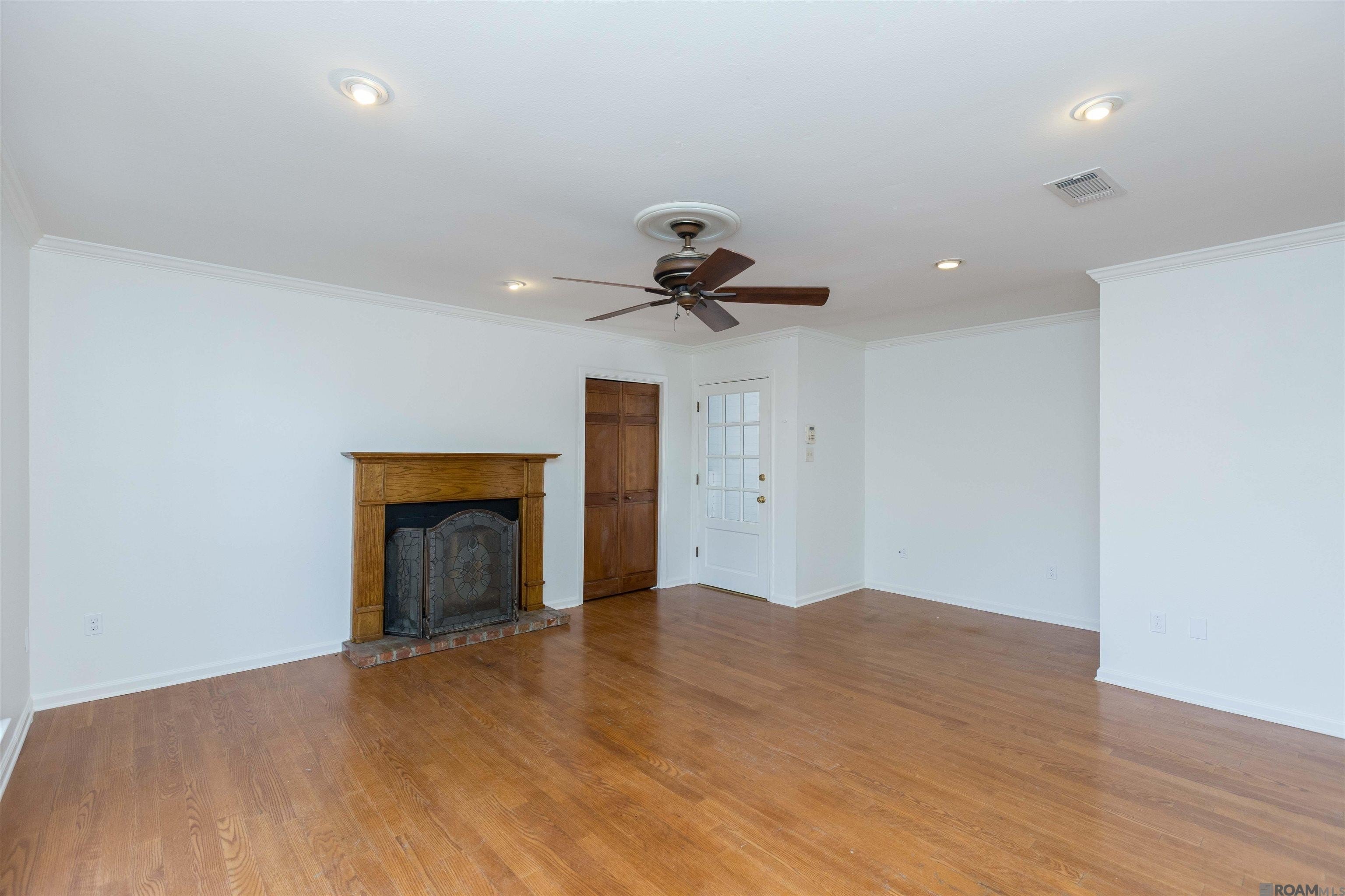 Baton Rouge, Louisiana, 70817, United States, 5 Bedrooms Bedrooms, ,4 BathroomsBathrooms,Residential,For Sale,1984389