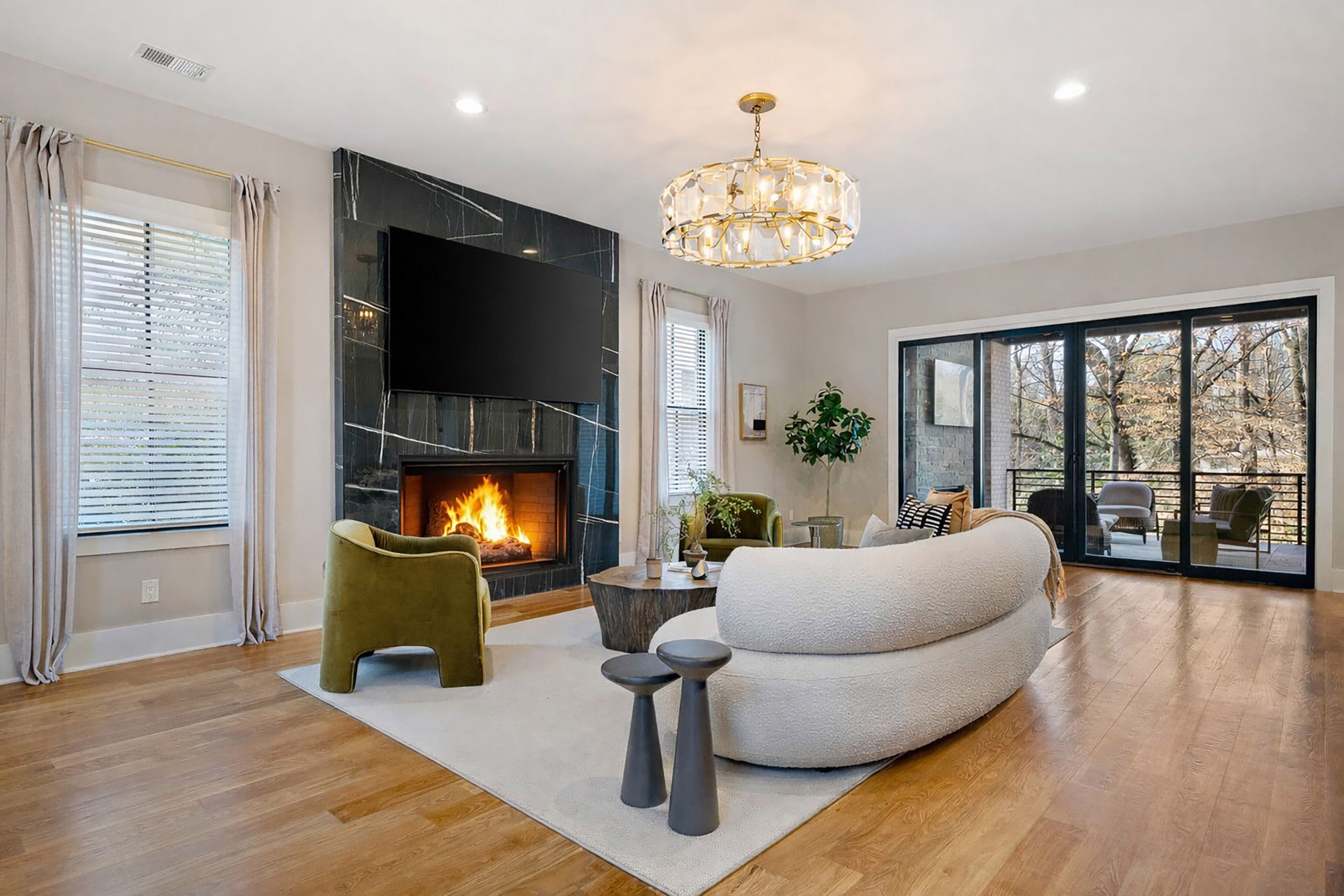  Striking Three Story Custom-built Home Redefines Modern Luxury - 物件實景