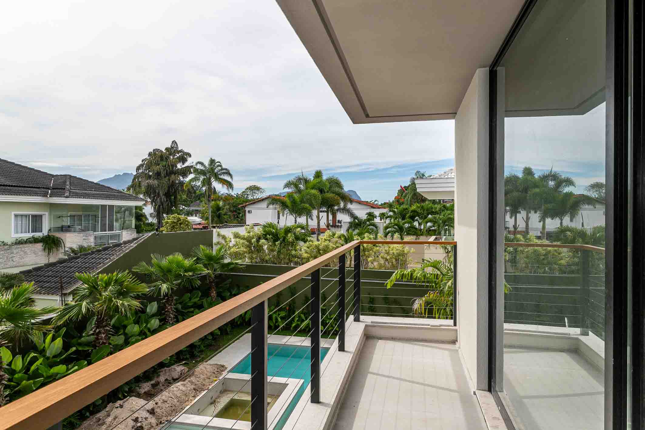  Contemporary house in a sought-after condominium - 物件實景
