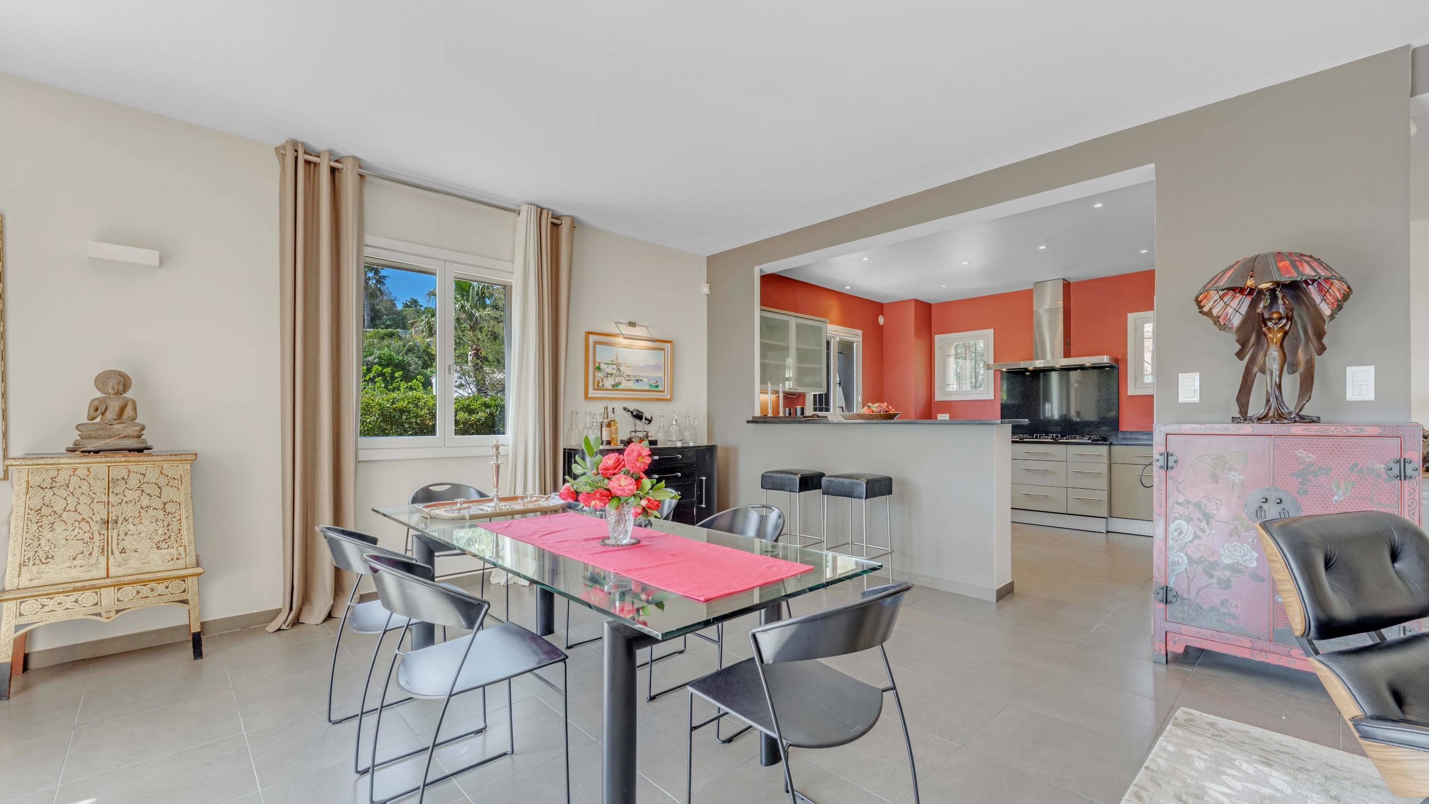  Highly sought-after private estate: contemporary villa close to the Beauvallon … - 物件實景