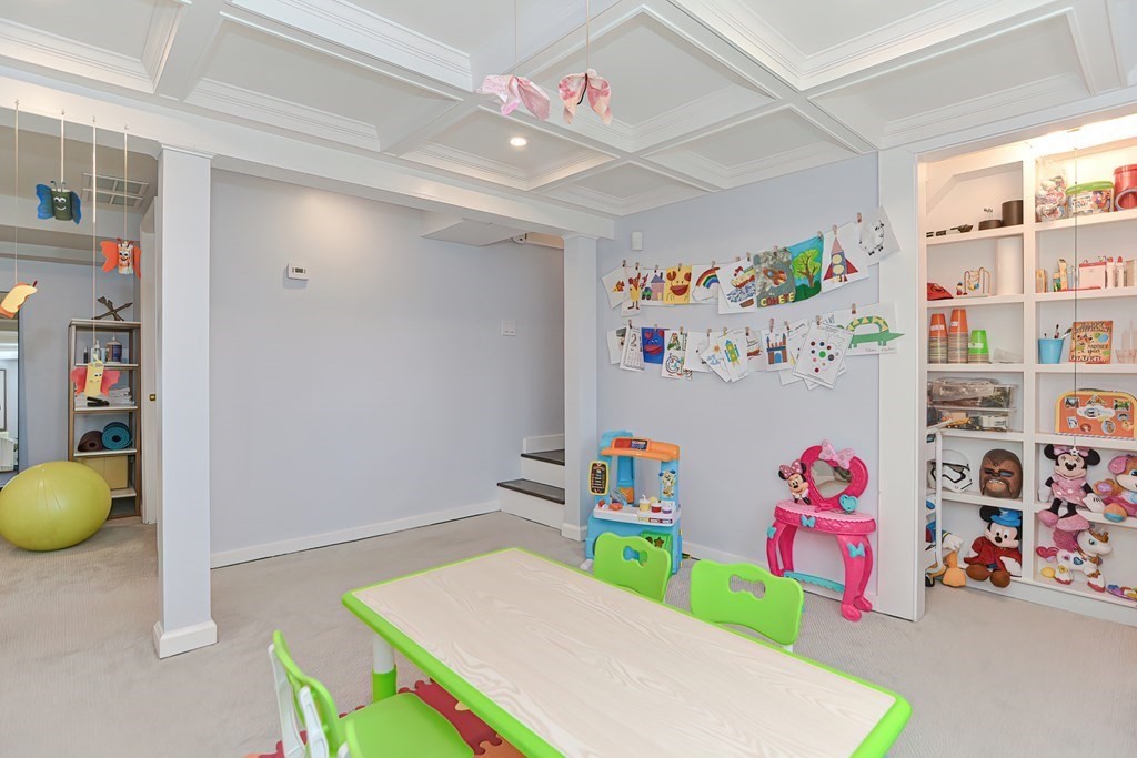 Dedham, Massachusetts, 02026, United States, 3 Bedrooms Bedrooms, ,2 BathroomsBathrooms,Residential,For Sale,1945023