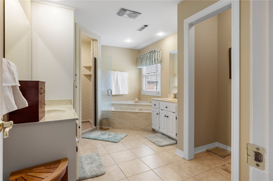 Springdale, Arkansas, 72764, United States, 4 Bedrooms Bedrooms, ,3 BathroomsBathrooms,Residential,For Sale,1804619