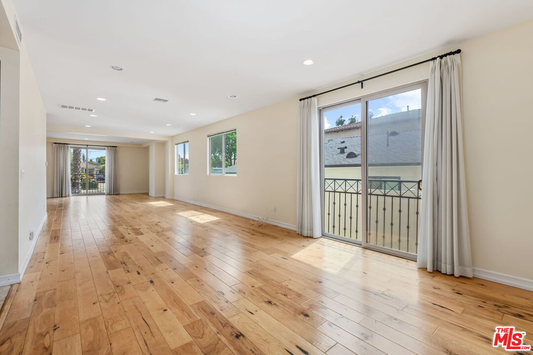 Los Angeles, California, 90025, United States, 6 Bedrooms Bedrooms, ,Residential,For Sale,1932013