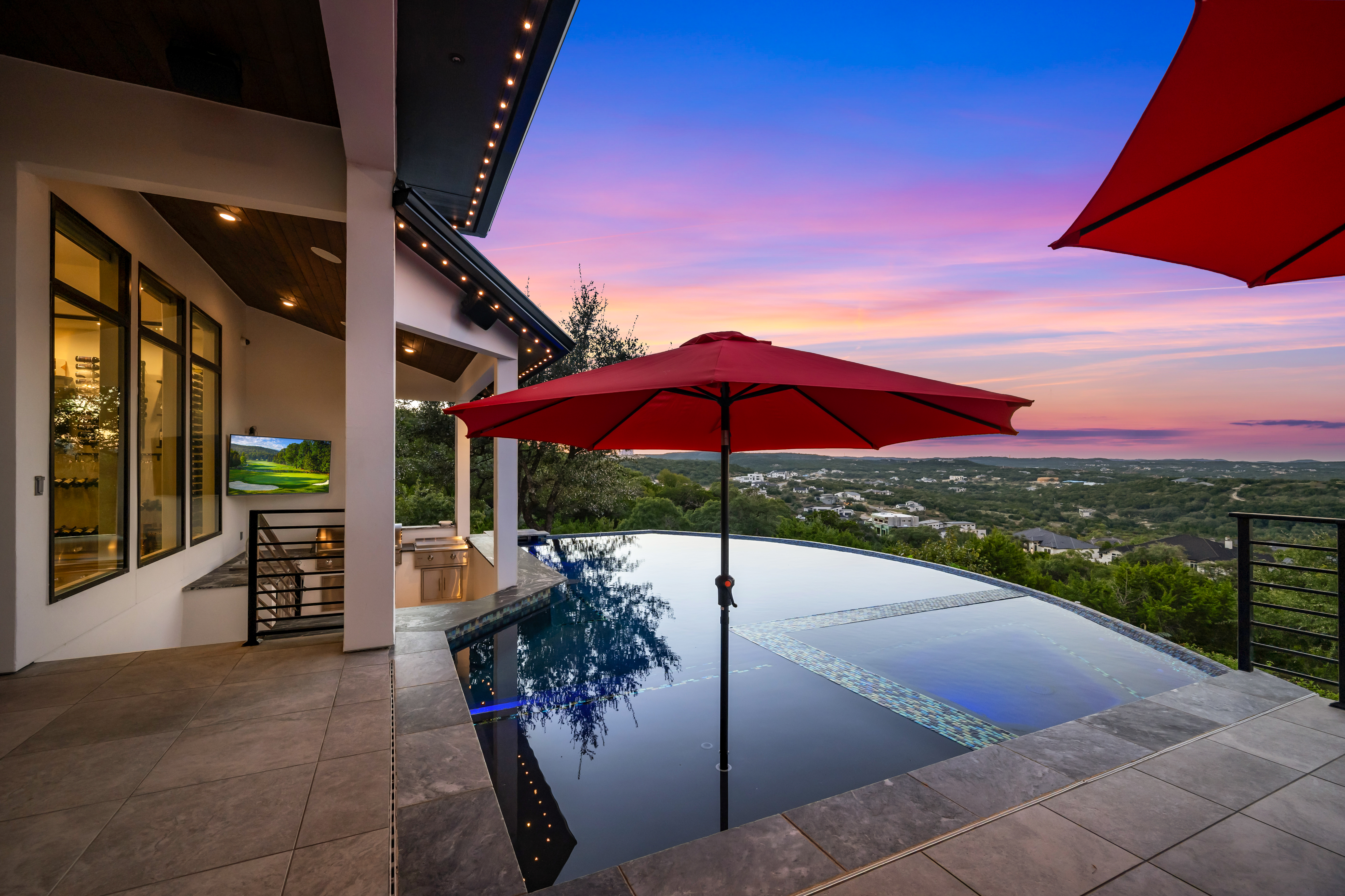  Panoramic Views and Luxury Living - 物件實景