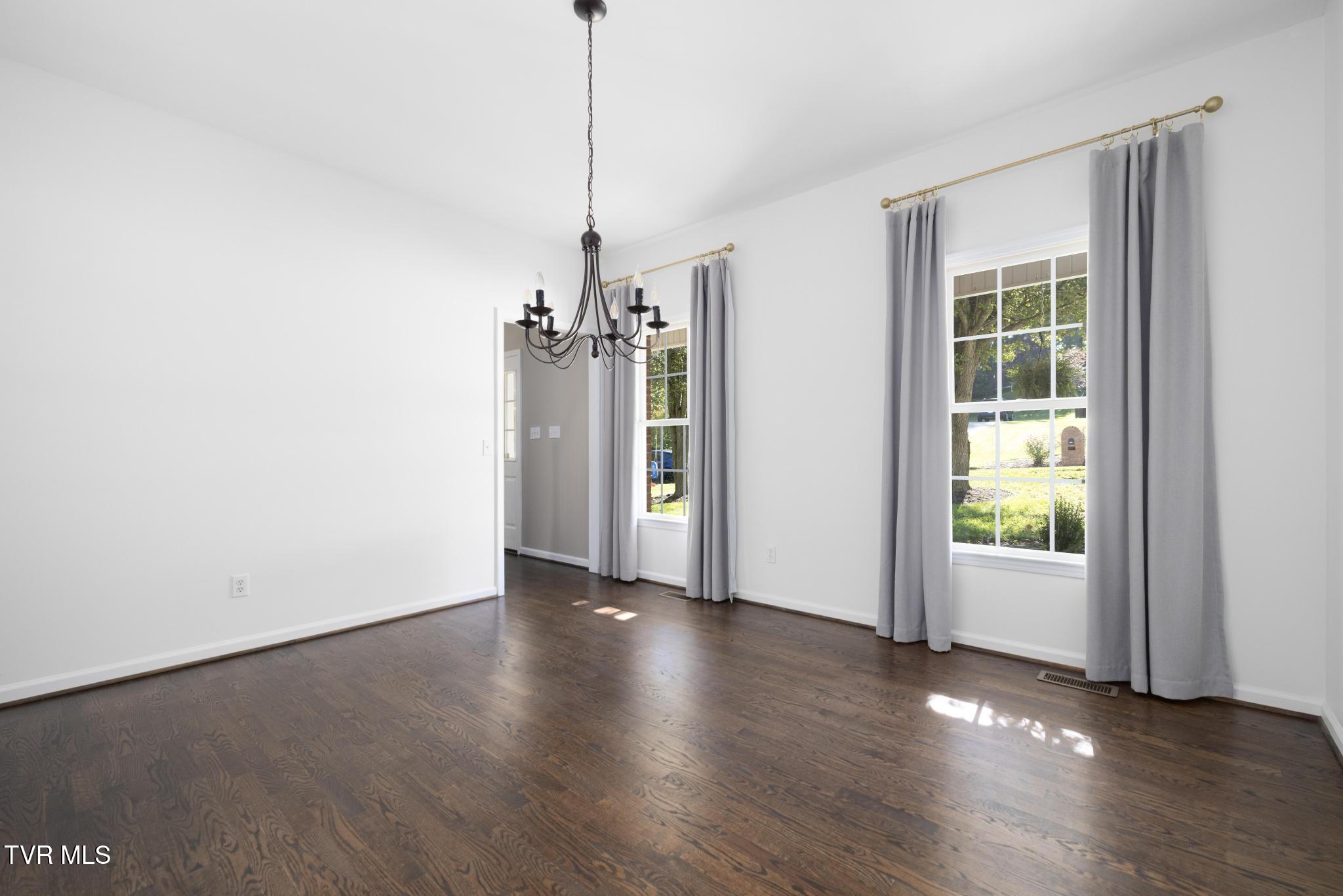 Gray, Tennessee, 37615, United States, 5 Bedrooms Bedrooms, ,4 BathroomsBathrooms,Residential,For Sale,1978234