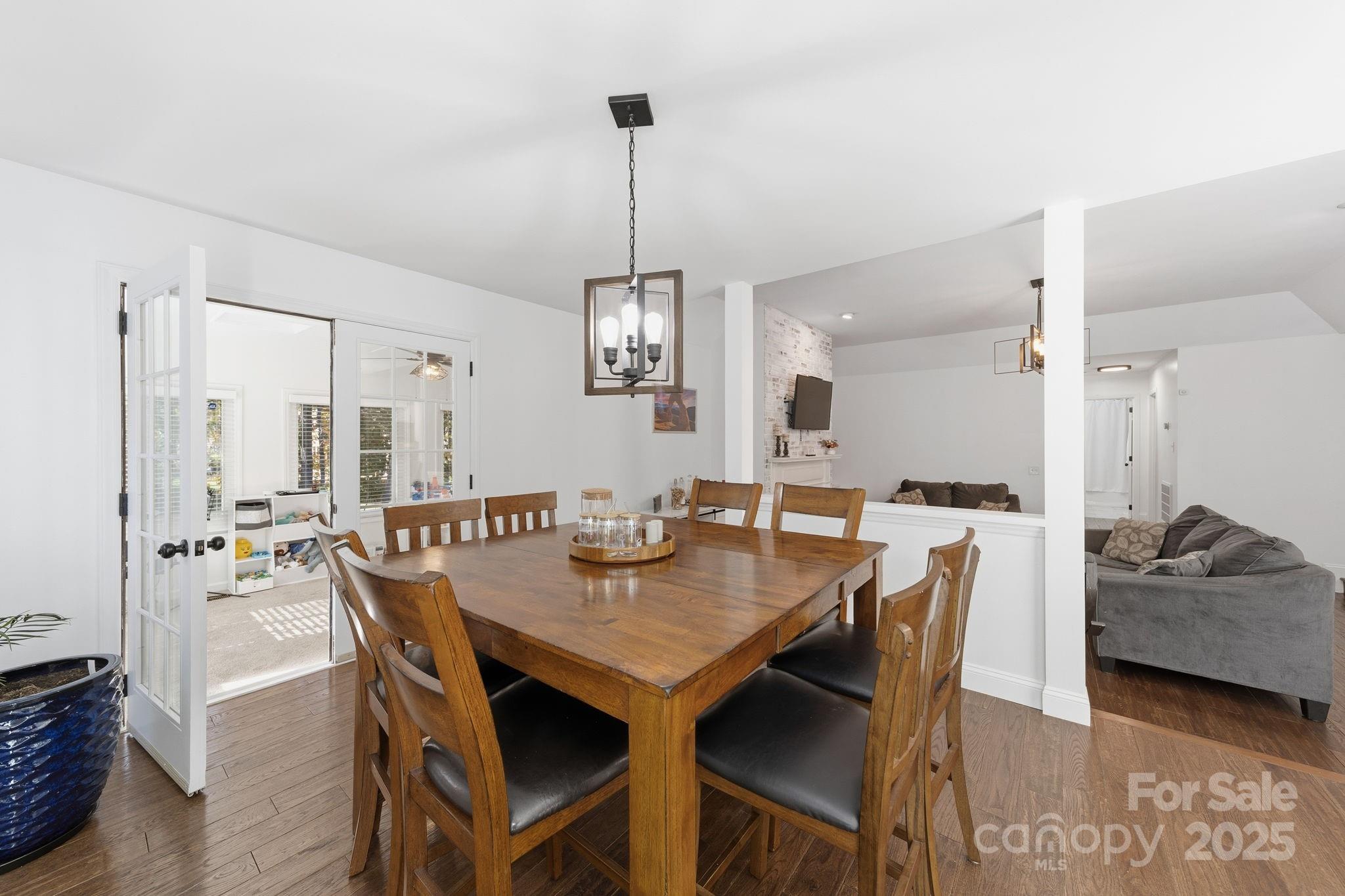 Charlotte, North Carolina, 28226, United States, 3 Bedrooms Bedrooms, ,2 BathroomsBathrooms,Residential,For Sale,1991268