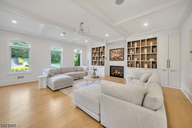 Livingston Twp., New Jersey, 07039, United States, 7 Bedrooms Bedrooms, ,9 BathroomsBathrooms,Residential,For Sale,1903454