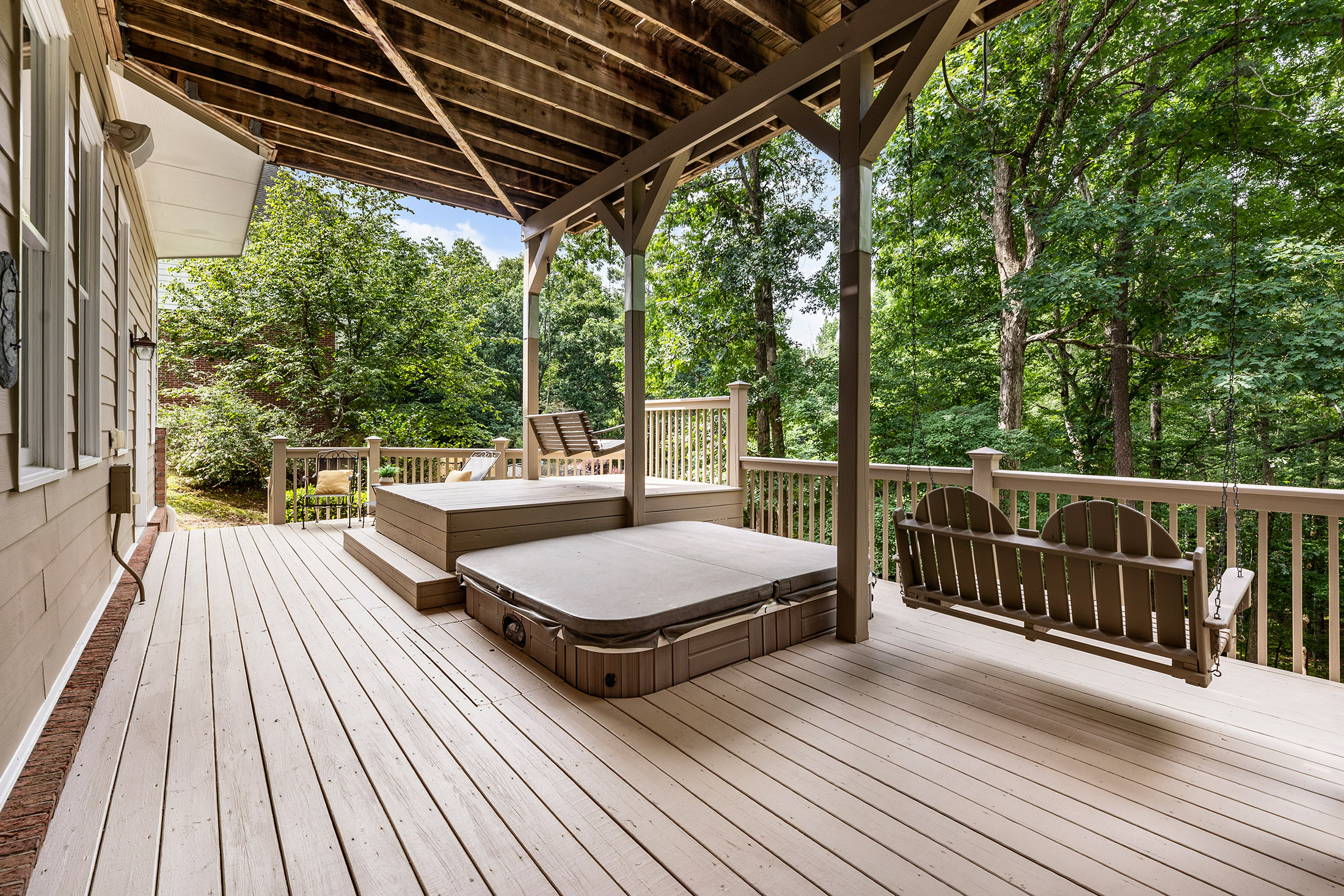  Tucked Among Mature Hardwoods on a Private 1.25+/- Acre River Lot - 物件實景