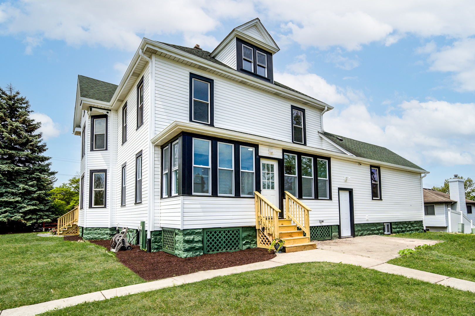 Homewood, Illinois, 60430, United States, 5 Bedrooms Bedrooms, ,4 BathroomsBathrooms,Residential,For Sale,1907684