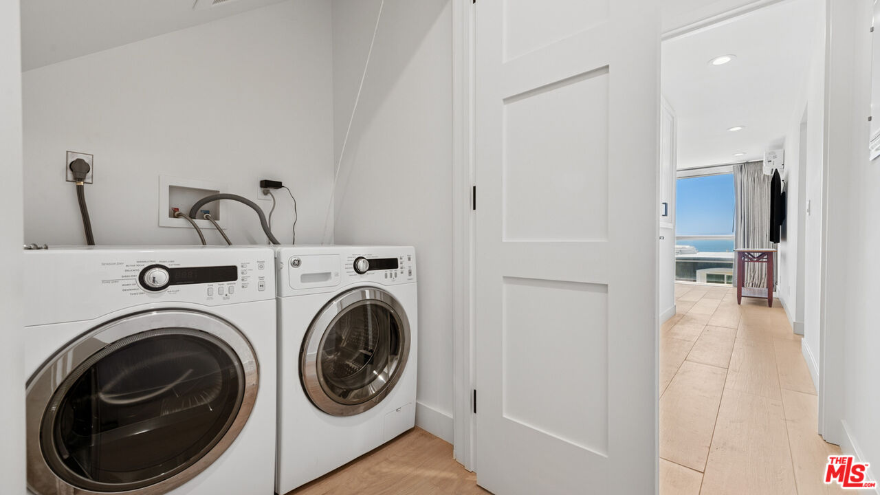 Malibu, California, 90265, United States, 2 Bedrooms Bedrooms, ,2 BathroomsBathrooms,Residential,For Sale,1896546