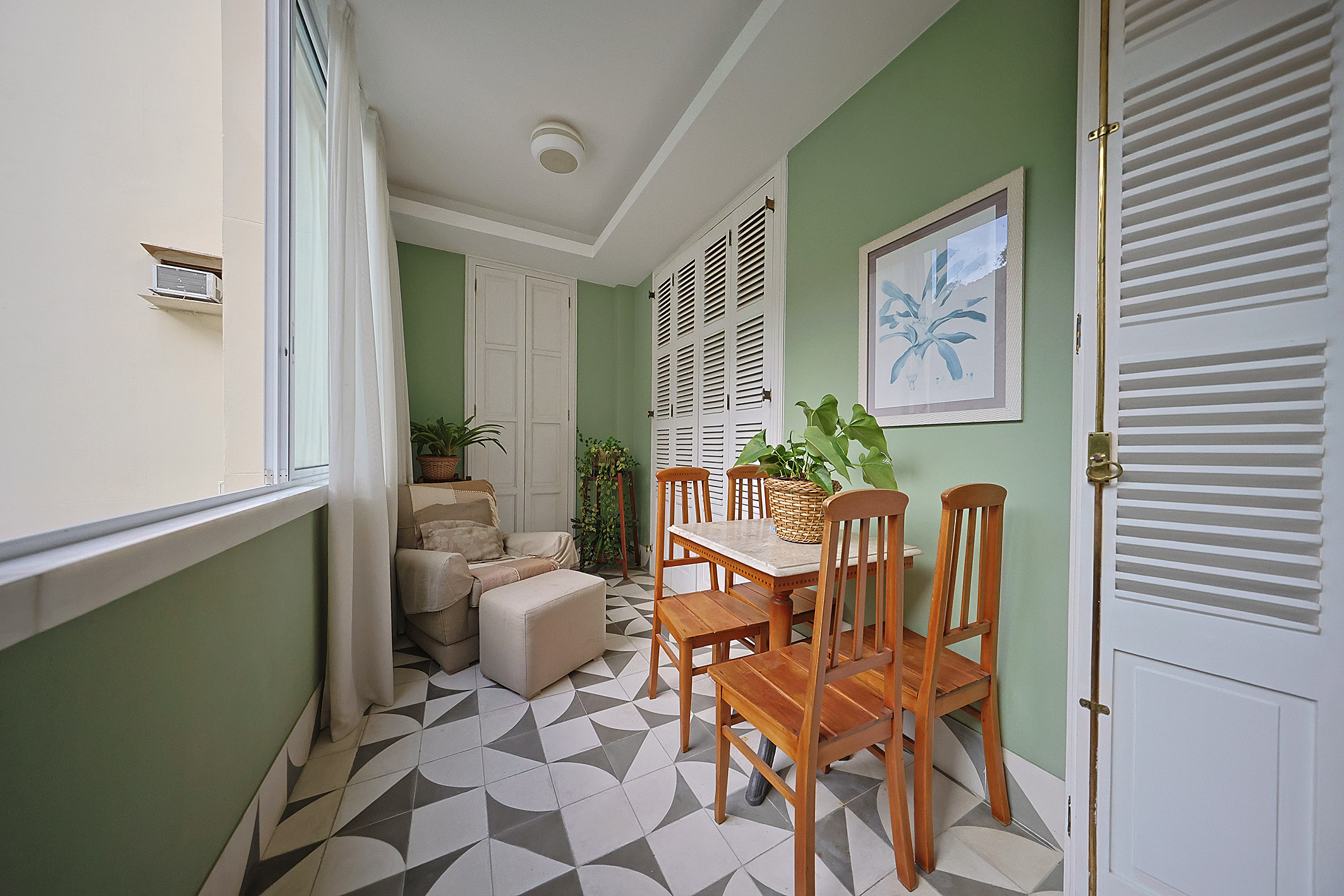  Apartment with Treetop Views on Praça Eugênio Jardim - 物件實景