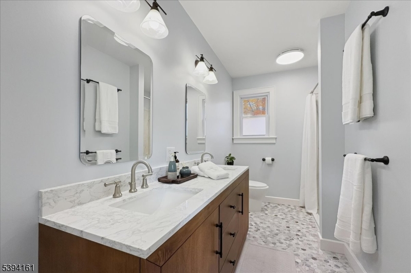 Roxbury Twp., New Jersey, 07876, United States, 3 Bedrooms Bedrooms, ,2 BathroomsBathrooms,Residential,For Sale,1987985