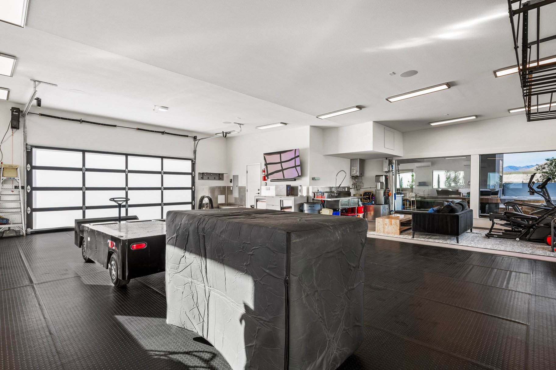  Built for Speed and Designed for Luxury Living - 物件實景