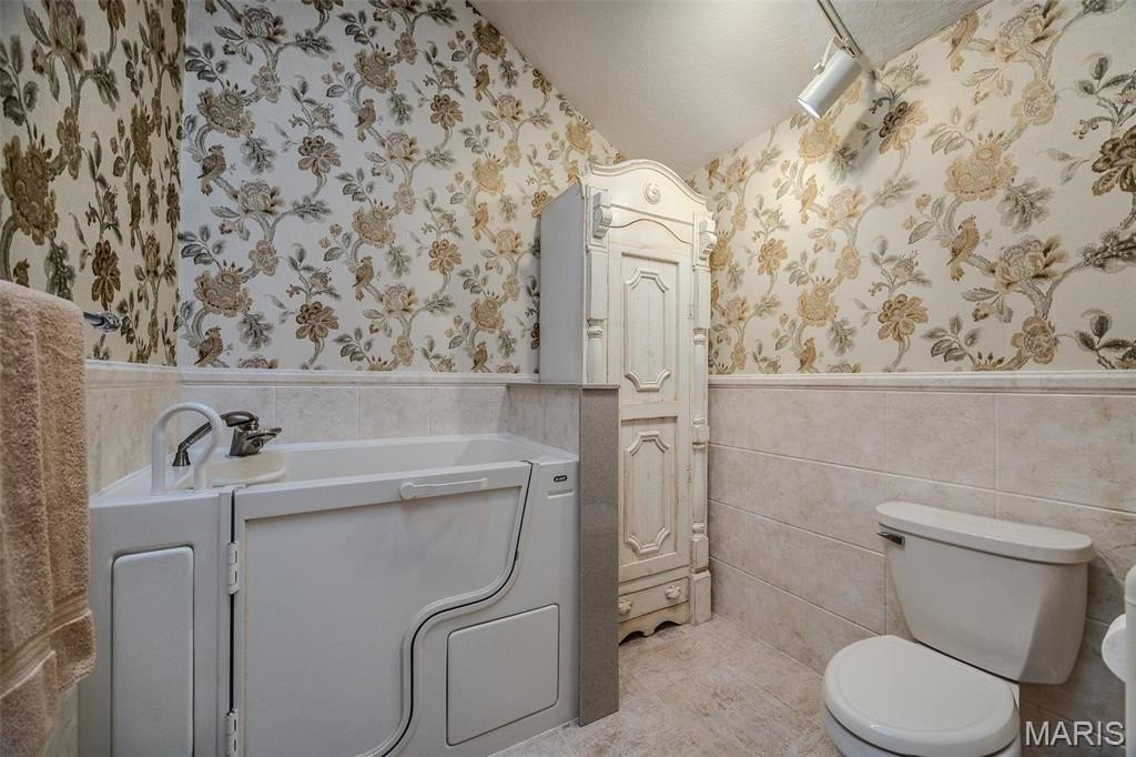 Lebanon, Missouri, 65536, United States, 5 Bedrooms Bedrooms, ,5 BathroomsBathrooms,Residential,For Sale,1973861