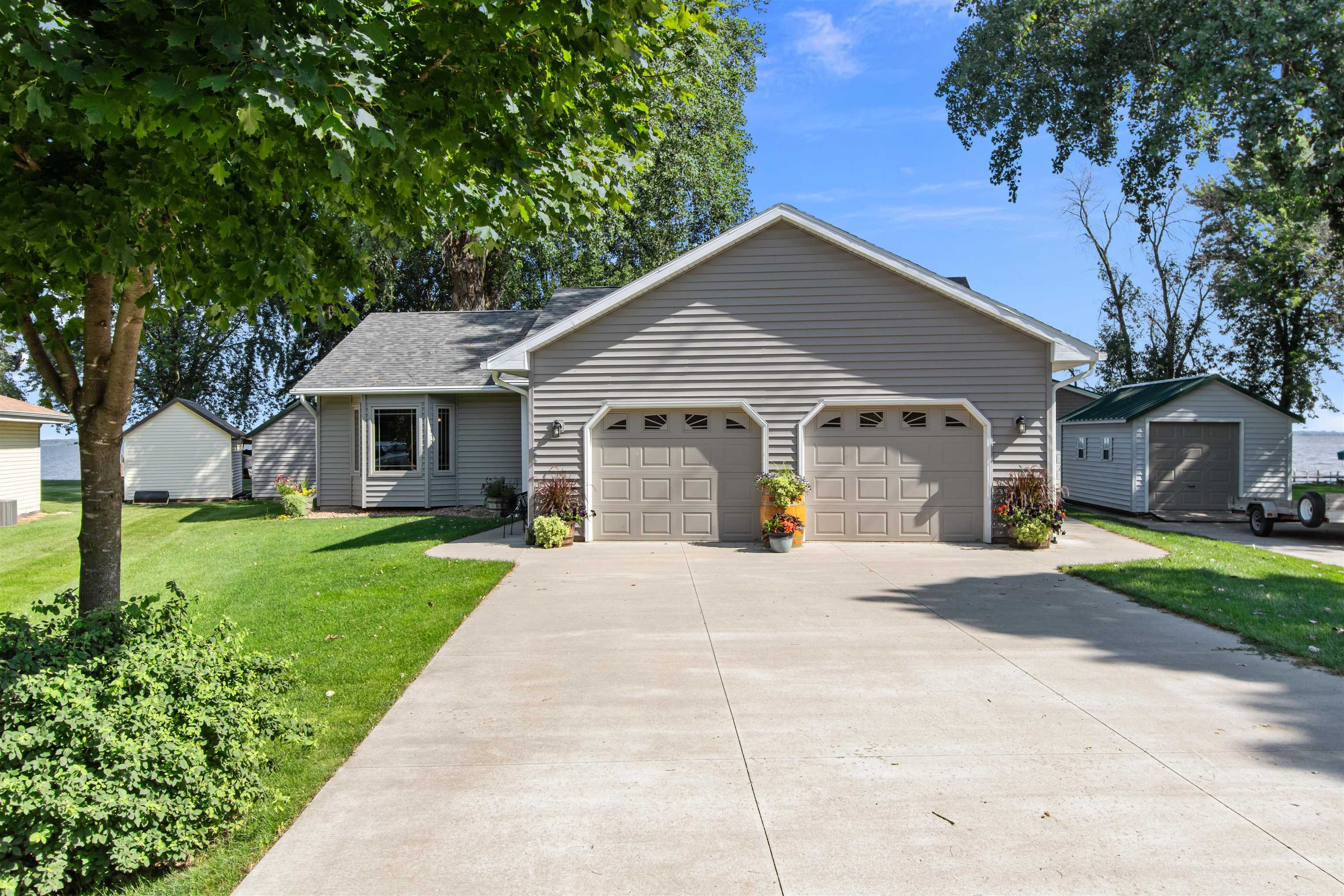 WINNECONNE, Wisconsin, 54986, United States, 2 Bedrooms Bedrooms, ,2 BathroomsBathrooms,Residential,For Sale,1926220
