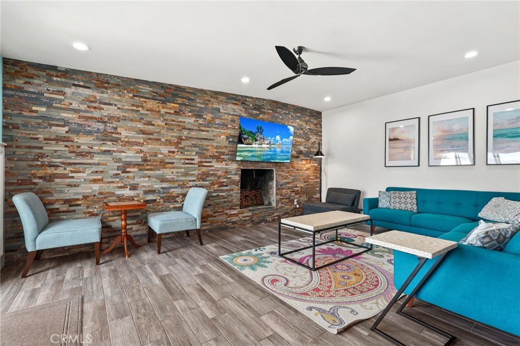 Oxnard, California, 93035, United States, ,Residential,For Sale,1991786