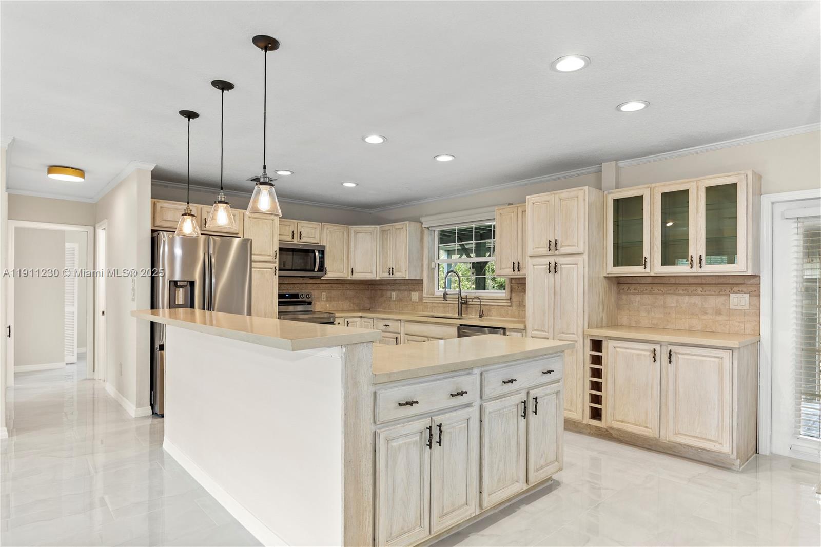 Davie, Florida, 33325, United States, 4 Bedrooms Bedrooms, ,3 BathroomsBathrooms,Residential,For Sale,1990882