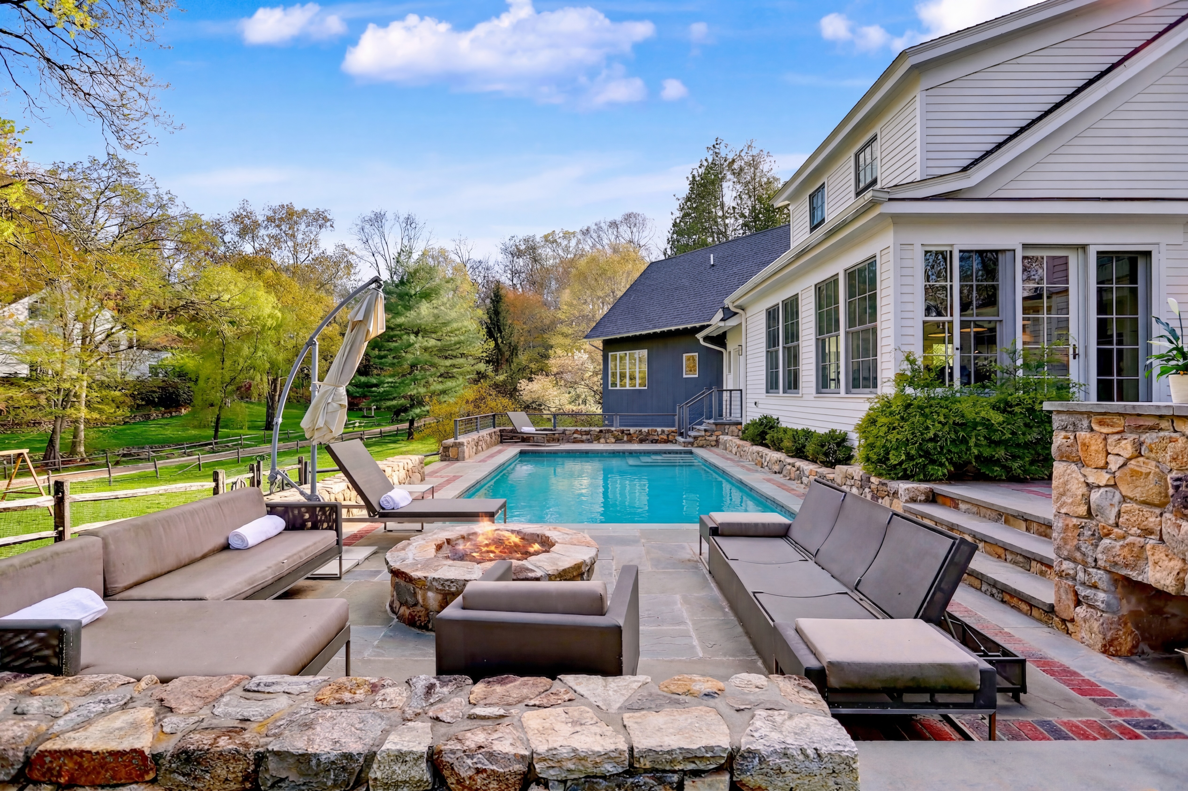  Thoughtfully Restored Antique Home in Lower Weston - 物件實景