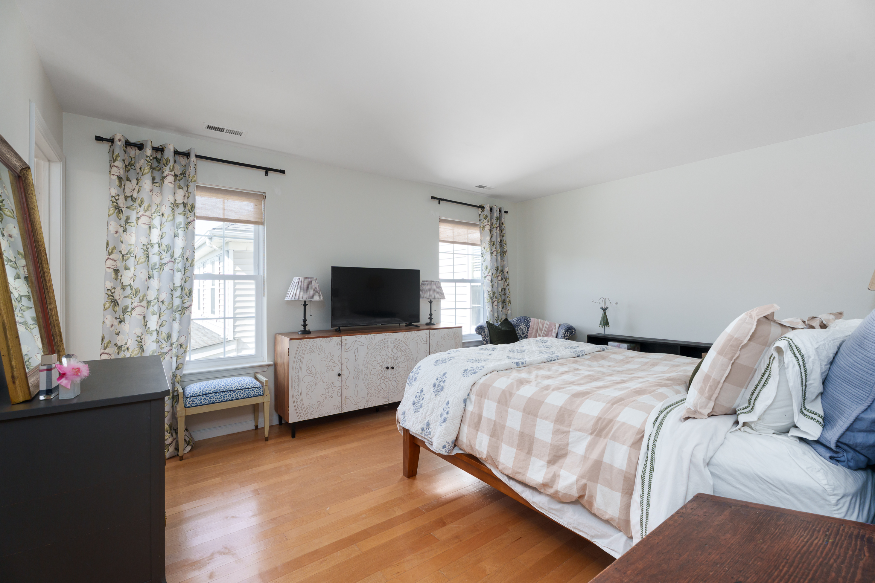  Move-In Ready Eagles Chase Condo with Private Garage and Balcony - 物件實景