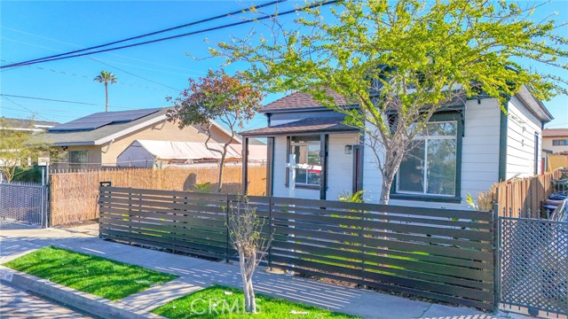 Los Angeles, California, 90044, United States, 3 Bedrooms Bedrooms, ,2 BathroomsBathrooms,Residential,For Sale,1887629