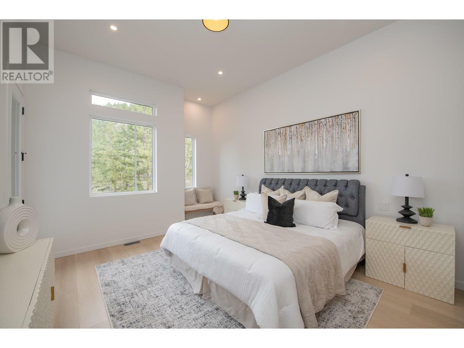 VERNON, British Columbia, V1H 1E2, CA, 3 Bedrooms Bedrooms, ,2 BathroomsBathrooms,Residential,For Sale,1837299