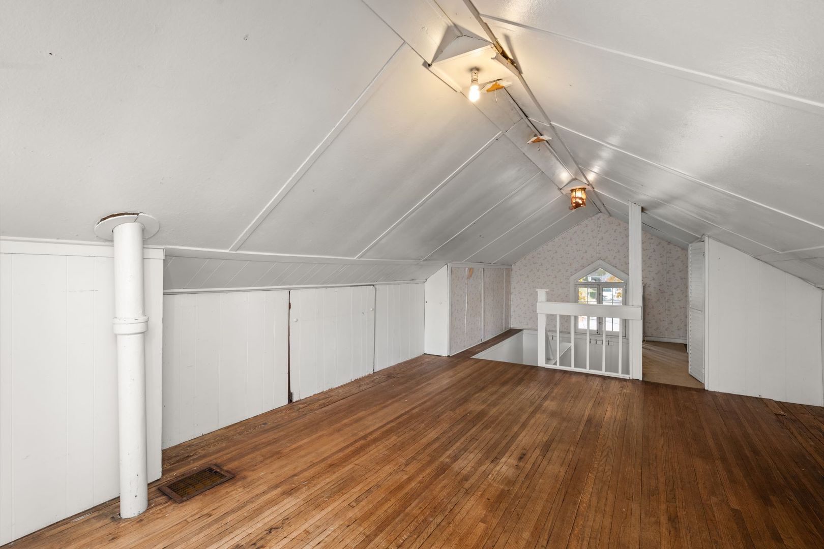 Geneva, Illinois, 60134, United States, 4 Bedrooms Bedrooms, ,2 BathroomsBathrooms,Residential,For Sale,1988364