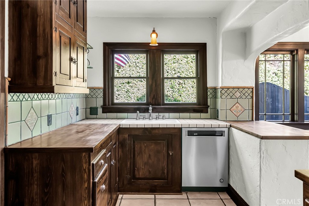 Riverside, California, 92507, United States, 4 Bedrooms Bedrooms, ,2 BathroomsBathrooms,Residential,For Sale,1999020