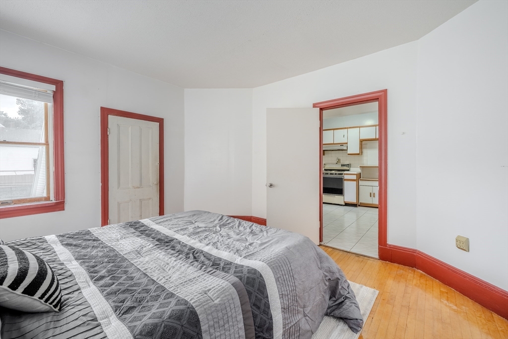 Somerville, Massachusetts, 02145, United States, 4 Bedrooms Bedrooms, ,2 BathroomsBathrooms,Residential,For Sale,1950845