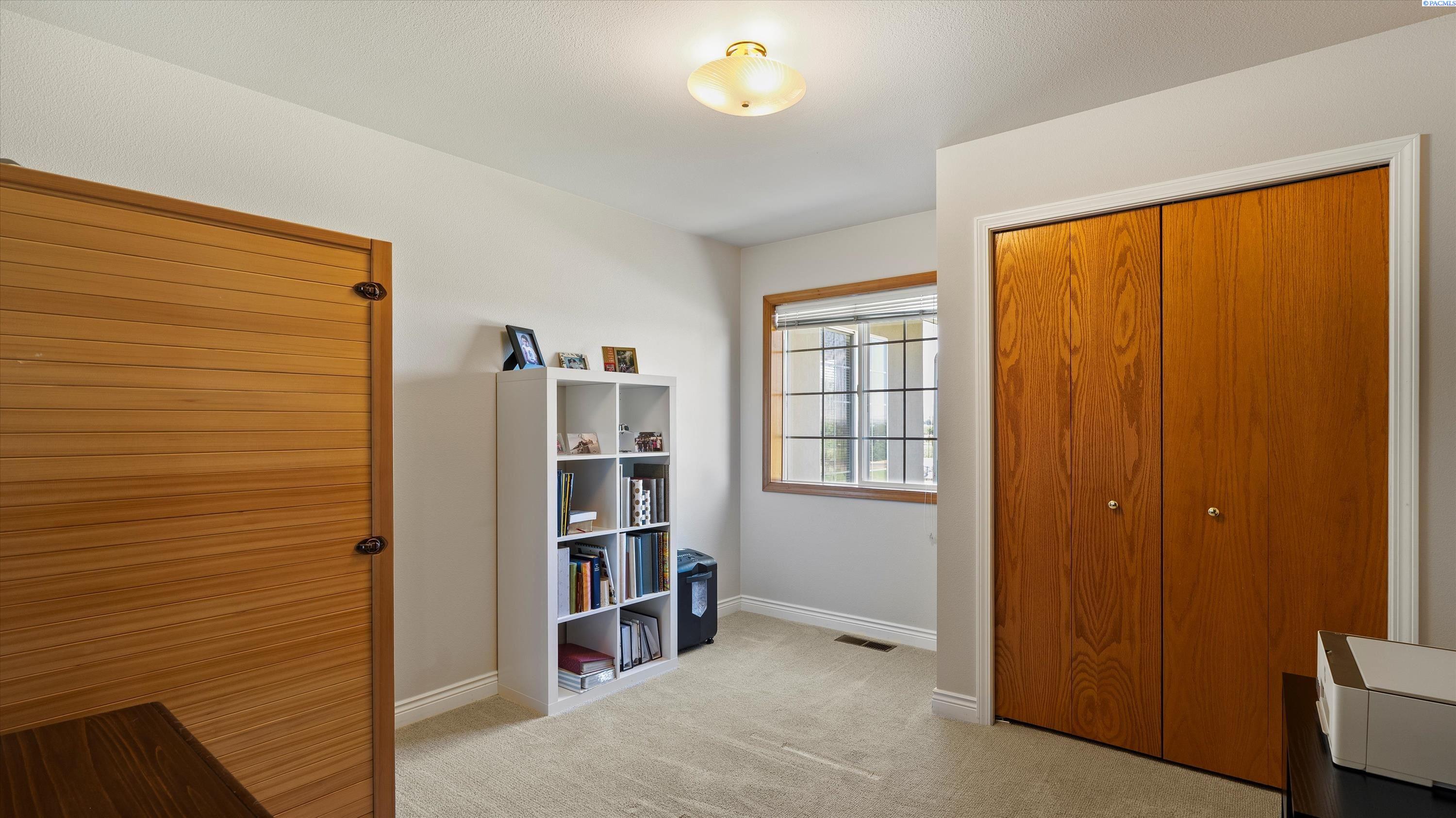 Prosser, Washington, 99350, United States, 3 Bedrooms Bedrooms, ,3 BathroomsBathrooms,Residential,For Sale,1867442