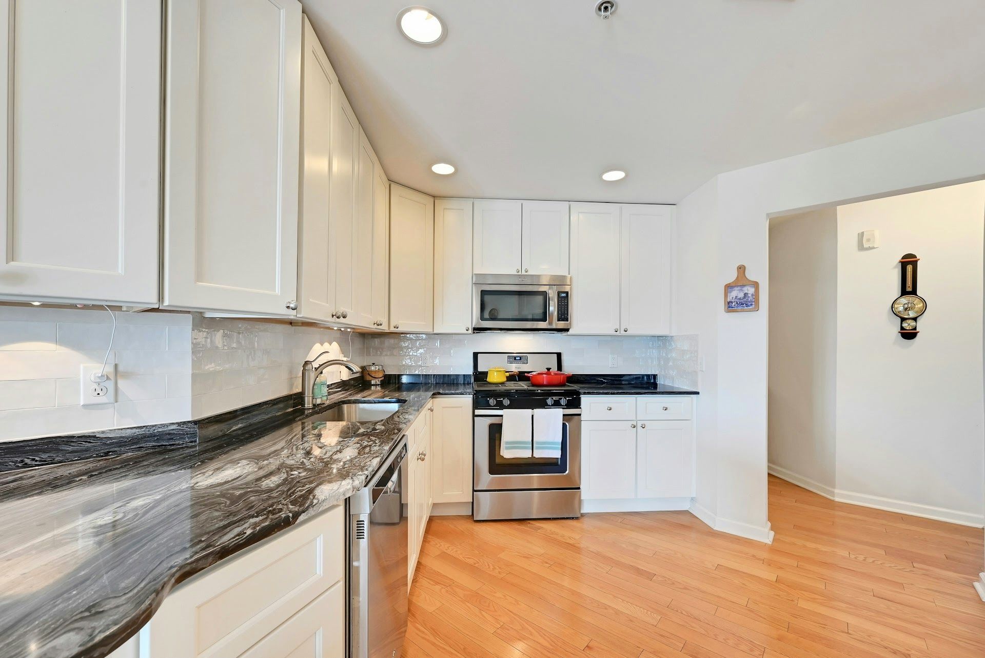  45 Legend Hills Drive, Edgewater, NJ 07020 - 物件實景