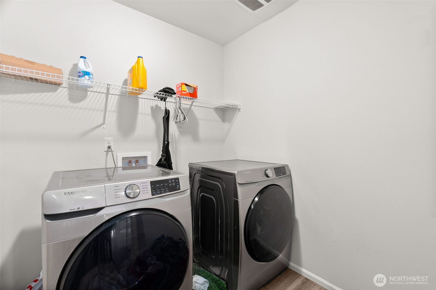 Olympia, Washington, 98501, United States, 4 Bedrooms Bedrooms, ,3 BathroomsBathrooms,Residential,For Sale,1997535