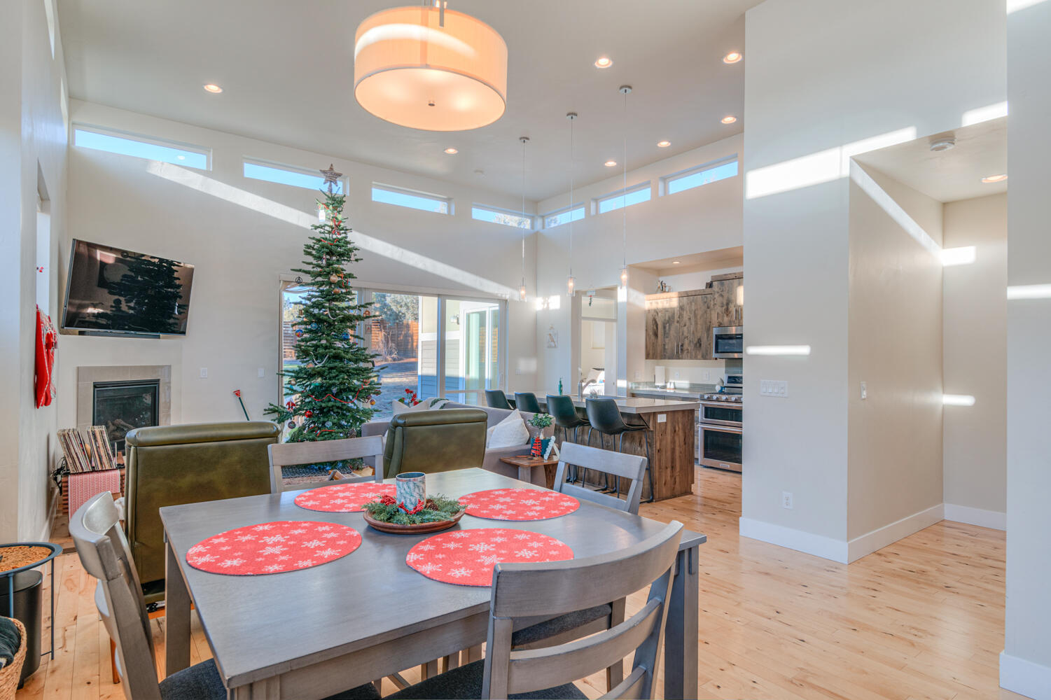 Bend, Oregon, 97703, United States, 3 Bedrooms Bedrooms, ,2 BathroomsBathrooms,Residential,For Sale,2005766